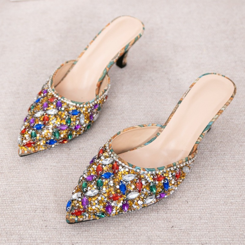 Kitten Heel Women - 高級ラインストーン付きキトゥンヒールスリッパ、レディースポインテッドトゥスライド、デザイナーミュール、パーティーシューズ、ファッショナブルな光沢のあるヒール、レディースサンダル