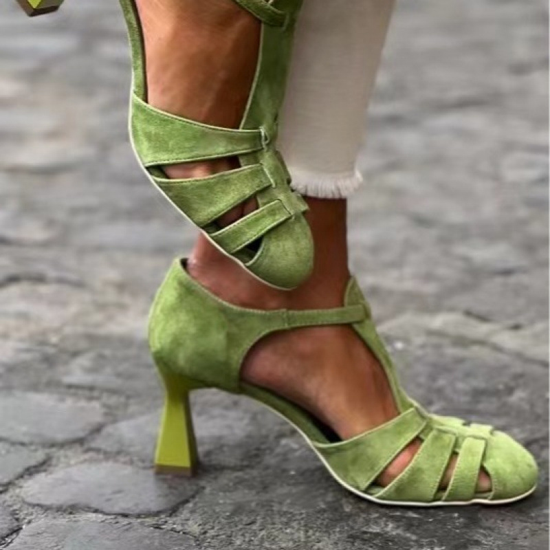 Kitten Heel Women - レディース グリーン スエード キトゥンヒール Tストラップ サンダル