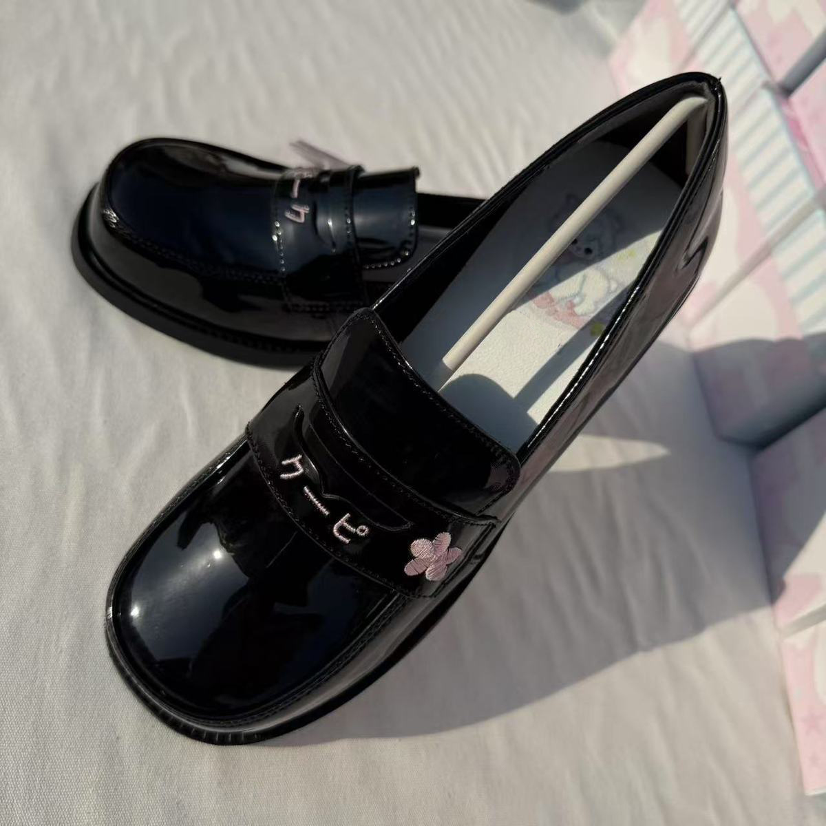 素敵な日本風女子ロリータJK縫製シューズ、女子学生向け刺繍入 - Kitten Heel Women のレビューと価格