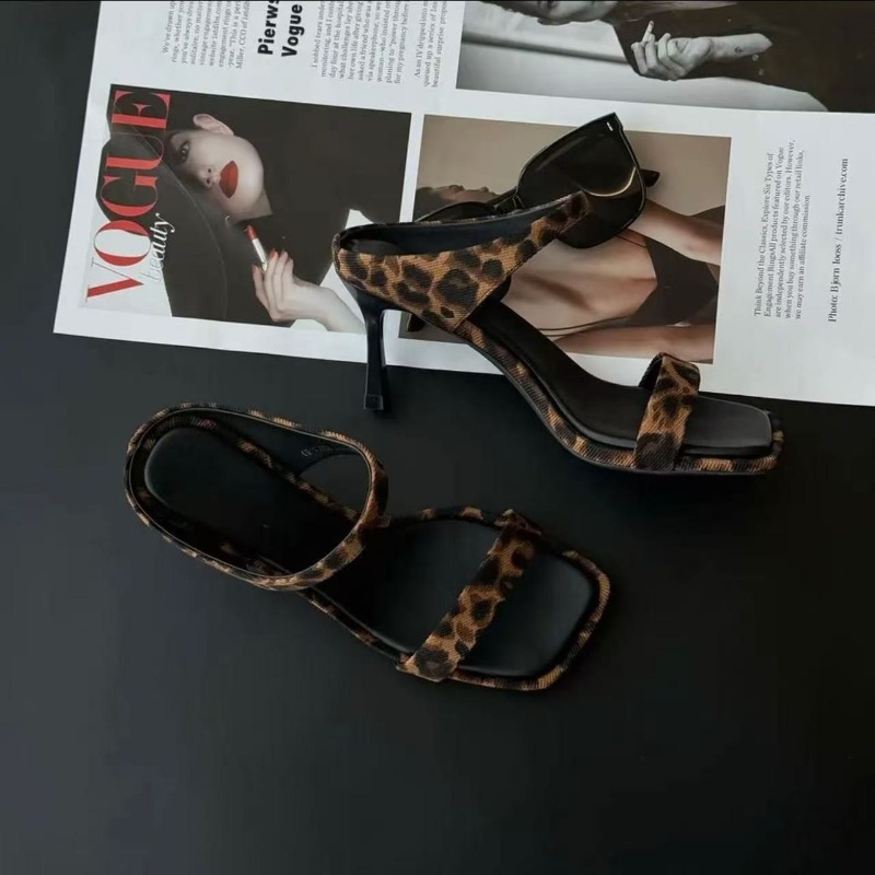 新作サマースタイル　レオパード柄・水玉模様　スクエアトゥ・ロ - Women Formal Wear Heels のレビューと価格