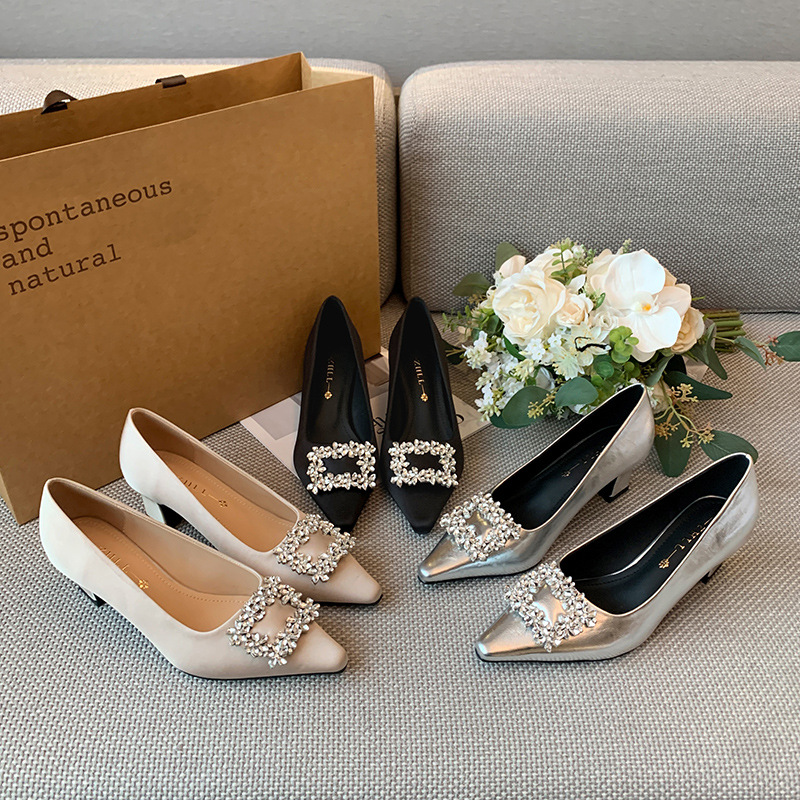 黒のサテン生地のポインテッドトゥパンプス、チャンキーヒールと - Women Formal Wear Heels のレビューと価格