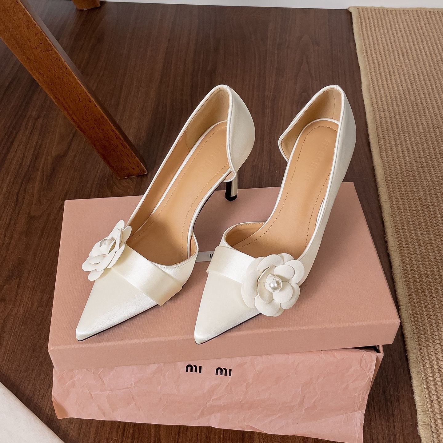 サテンポインテッドスティレットパンプス レディース 花柄パー - Women Formal Wear Heels のレビューと価格