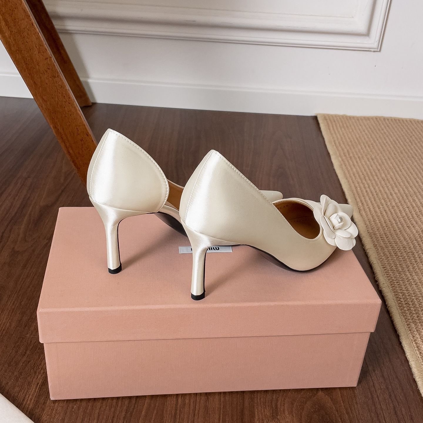 サテンポインテッドスティレットパンプス レディース 花柄パー - Women Formal Wear Heels のレビューと価格